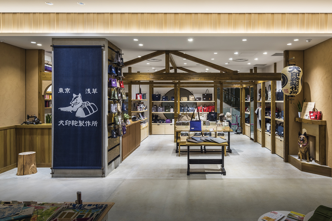 犬印鞄製作所 上野店　2017年