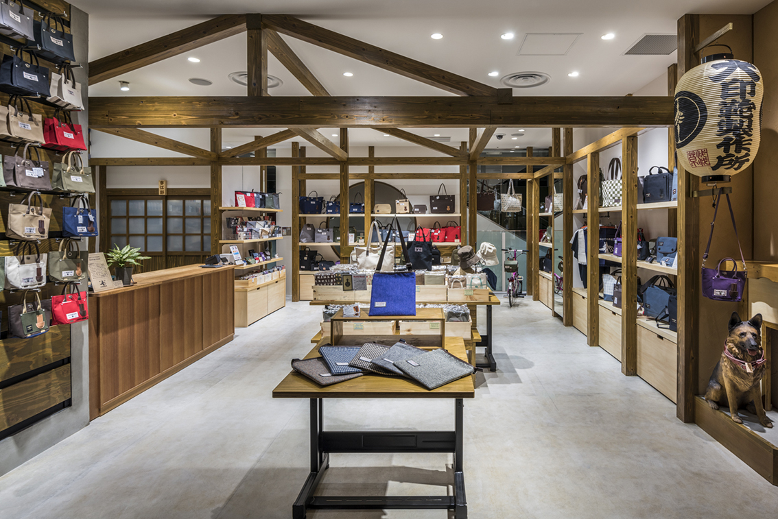 犬印鞄製作所 上野店　2017年
