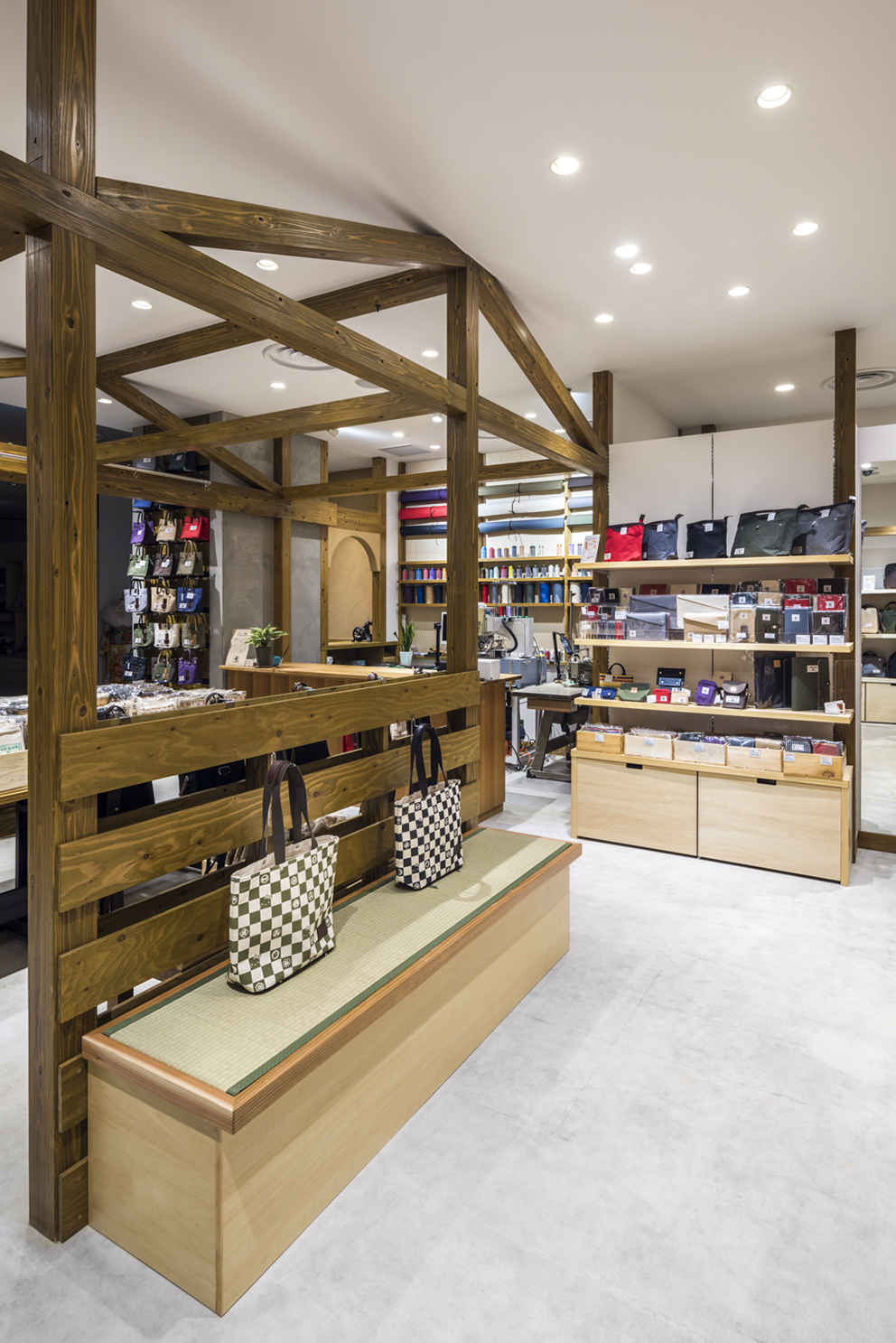 犬印鞄製作所 上野店　2017年