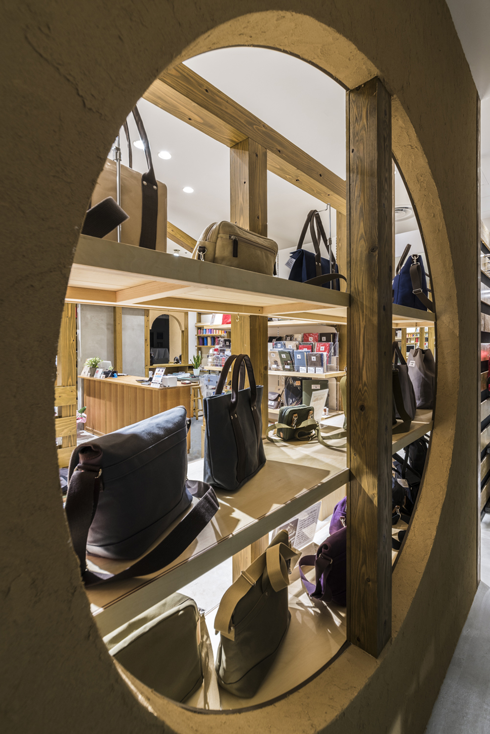 犬印鞄製作所 上野店　2017年